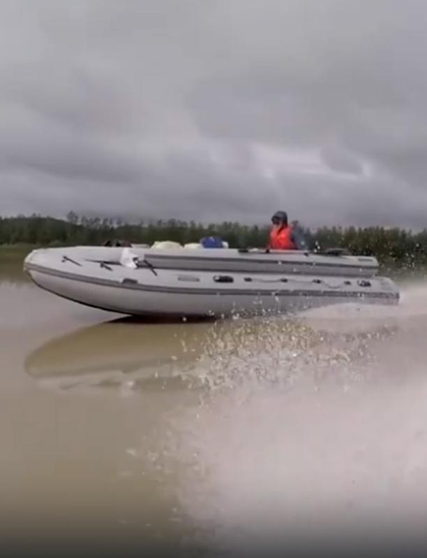 Надувная моторная лодка с многобаллонным днищем высокого давления – Фрегат М-400 FM Jet!